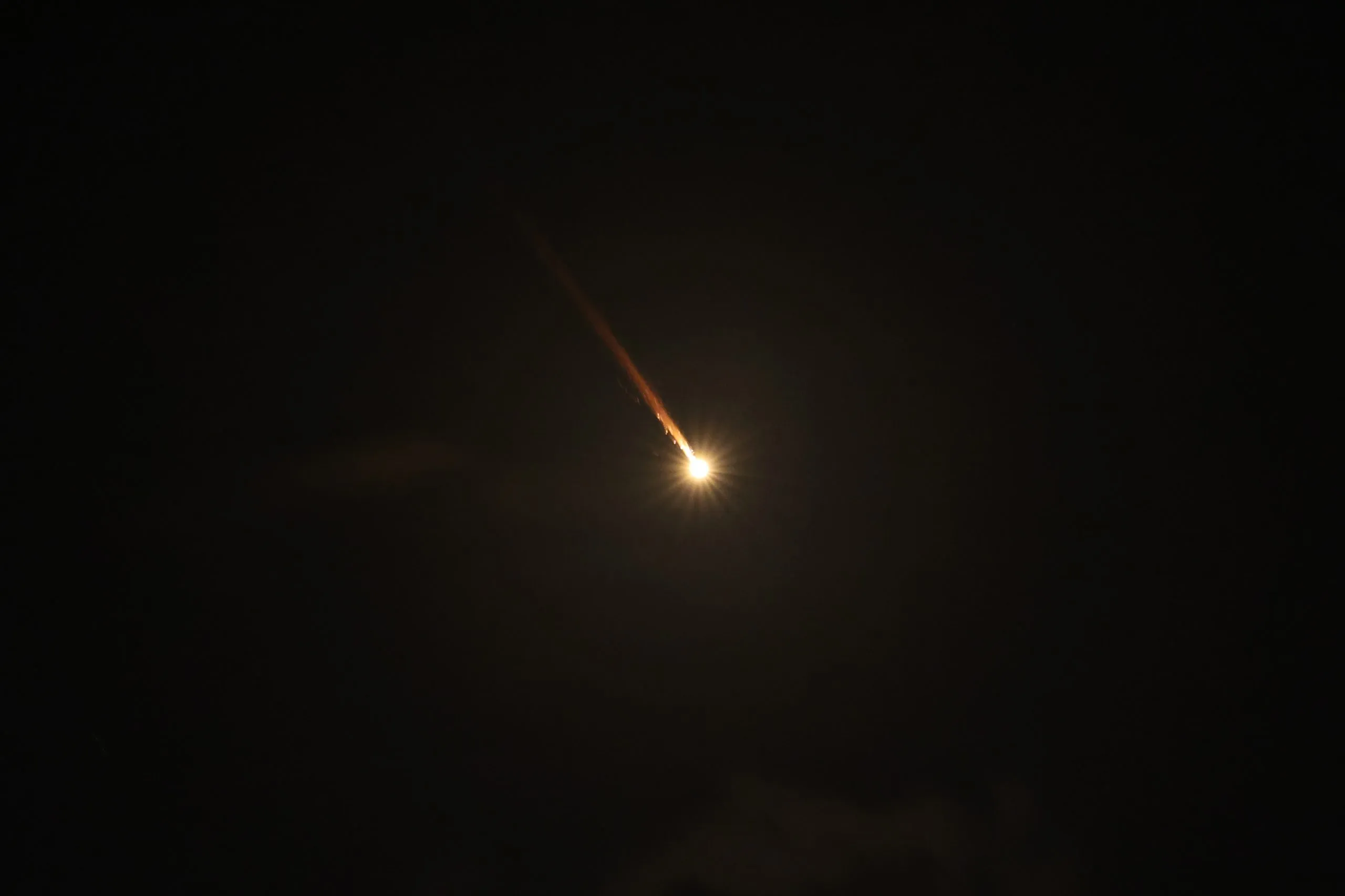 Irán lanza misiles contra Emiratos Árabes Unidos tras ataque de EE.UU. e Israel